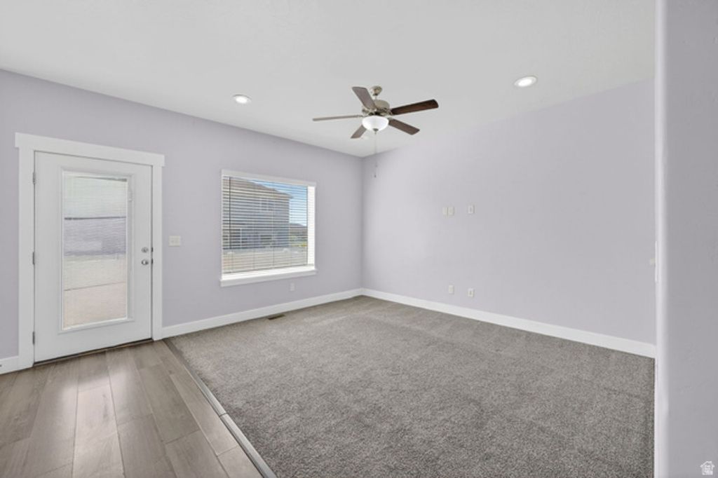 Image 15 of property listing at 7228 N CLOVER LEAF LN, Eagle Mountain, UT 84005