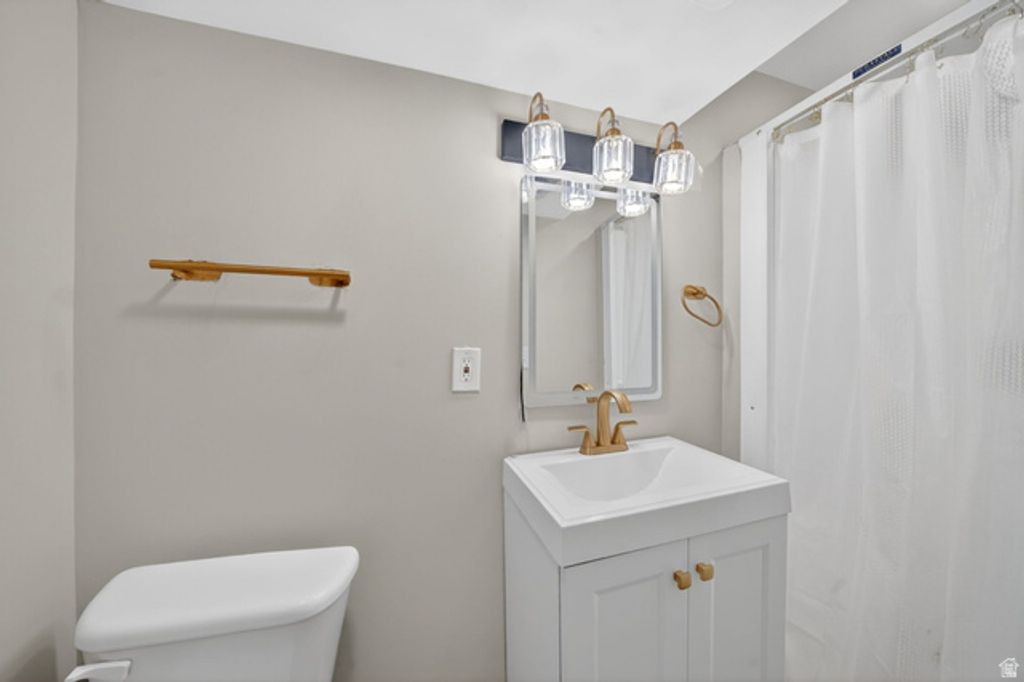 Image 37 of property listing at 7228 N CLOVER LEAF LN, Eagle Mountain, UT 84005