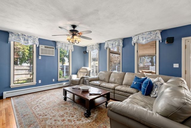 67 Lynnfield St, Lynn, MA 01904