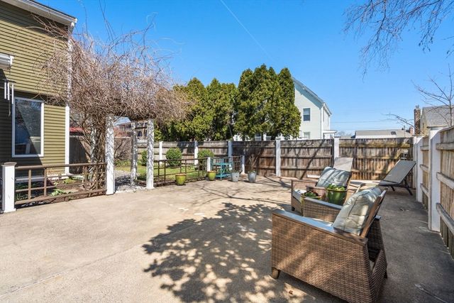 67 Lynnfield St, Lynn, MA 01904