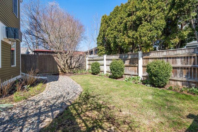 67 Lynnfield St, Lynn, MA 01904