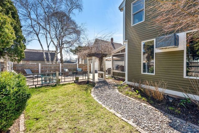 67 Lynnfield St, Lynn, MA 01904