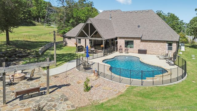 19292 Redbud Drive, Catoosa, OK 74015