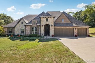 19292 Redbud Drive, Catoosa, OK 74015