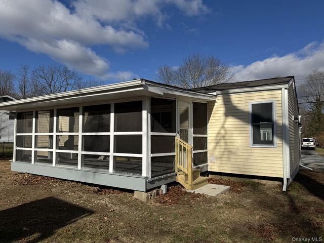 4 Morris Drive, Hyde Park, NY 12538