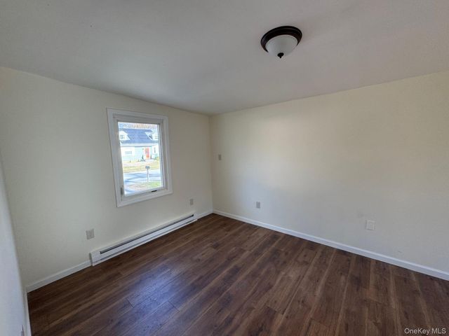 4 Morris Drive, Hyde Park, NY 12538