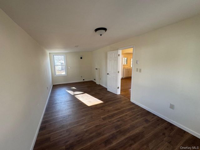 4 Morris Drive, Hyde Park, NY 12538