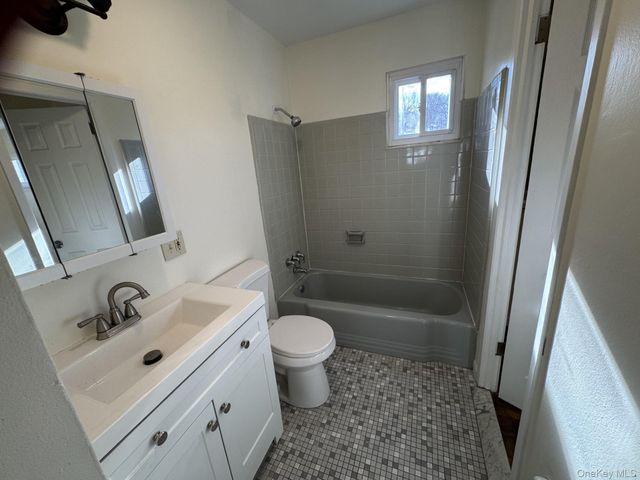 4 Morris Drive, Hyde Park, NY 12538