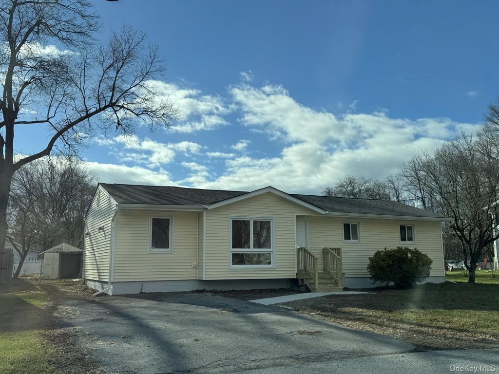 4 Morris Drive, Hyde Park, NY 12538