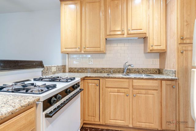575 Heritage Drive 206, Schaumburg, IL 60169