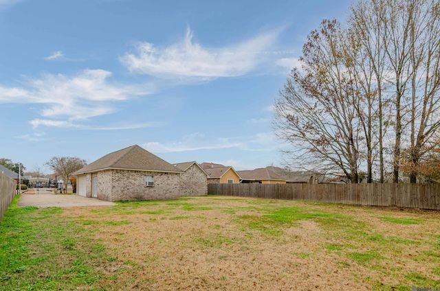 17160 Fountainbleau Dr, Prairieville, LA 70769