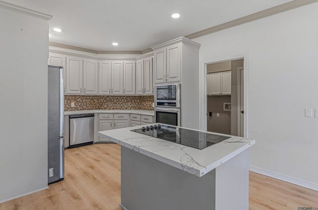 17160 Fountainbleau Dr, Prairieville, LA 70769