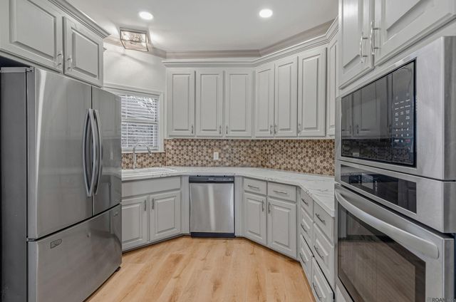 17160 Fountainbleau Dr, Prairieville, LA 70769