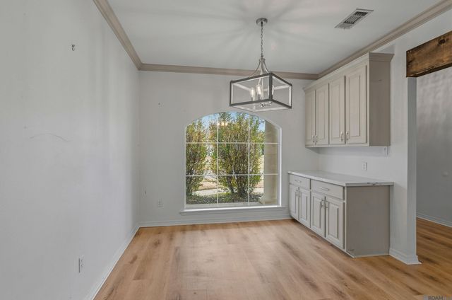 17160 Fountainbleau Dr, Prairieville, LA 70769