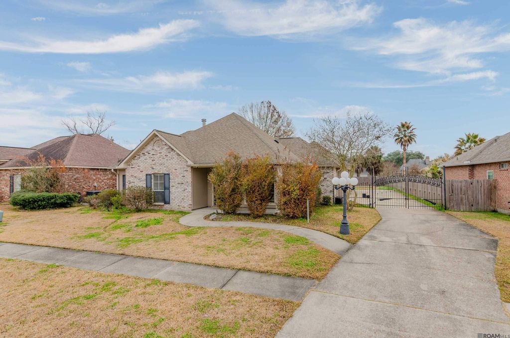 17160 Fountainbleau Dr, Prairieville, LA 70769