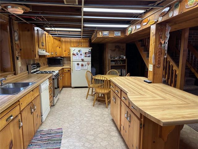 1926 Deer Trail, Spooner, WI 54801