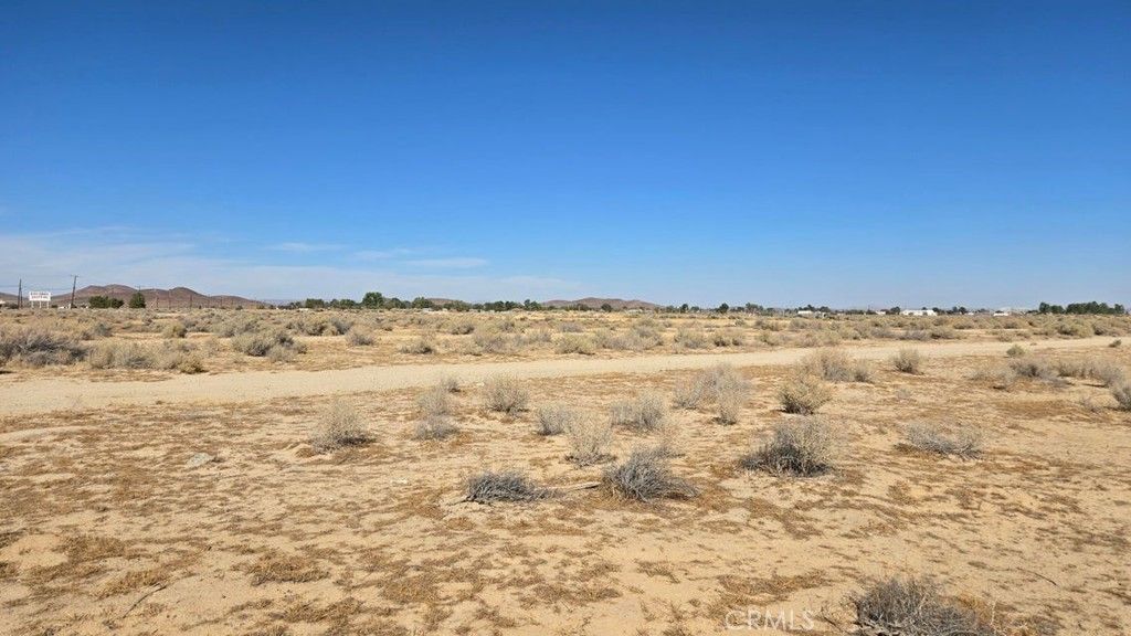 Image 16 of property listing at 0 Claymine Rd, North Edwards, CA 93523