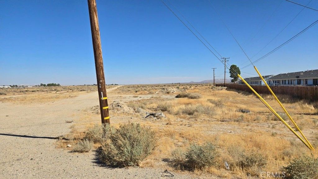 Image 6 of property listing at 0 Claymine Rd, North Edwards, CA 93523