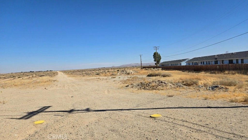 Image 8 of property listing at 0 Claymine Rd, North Edwards, CA 93523