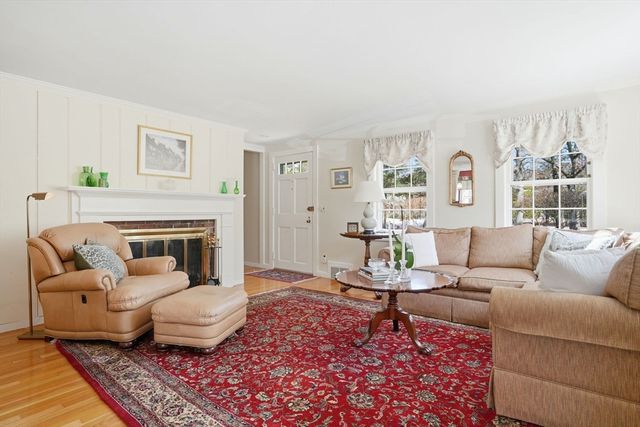 34 Winter St, Duxbury, MA 02332