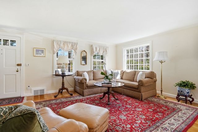 34 Winter St, Duxbury, MA 02332