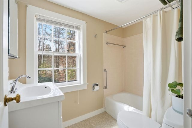 34 Winter St, Duxbury, MA 02332