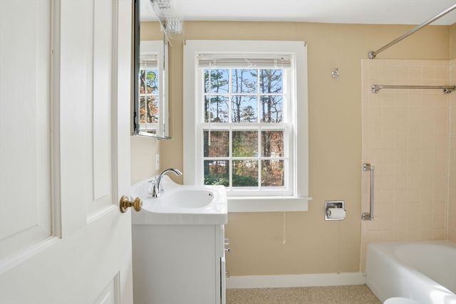 34 Winter St, Duxbury, MA 02332