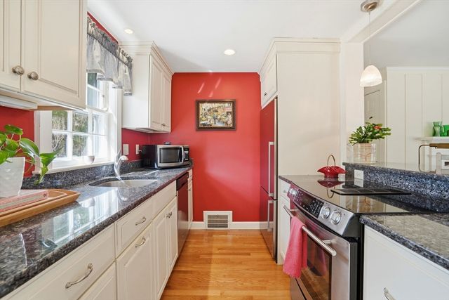 34 Winter St, Duxbury, MA 02332