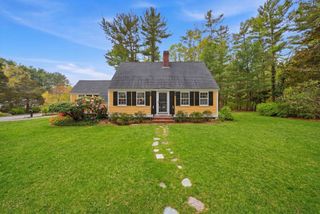 34 Winter St, Duxbury, MA 02332