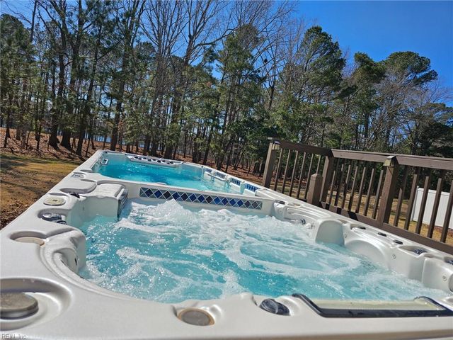 134 Brookside LN, Suffolk, VA 23434