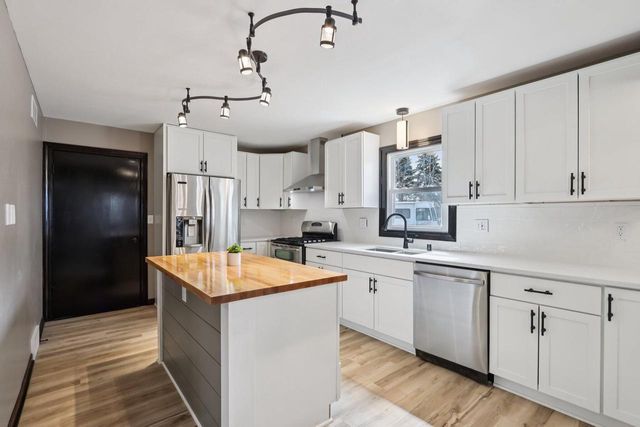 N87W36989 Mapleton ROAD, Oconomowoc, WI 53066