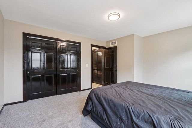 N87W36989 Mapleton ROAD, Oconomowoc, WI 53066