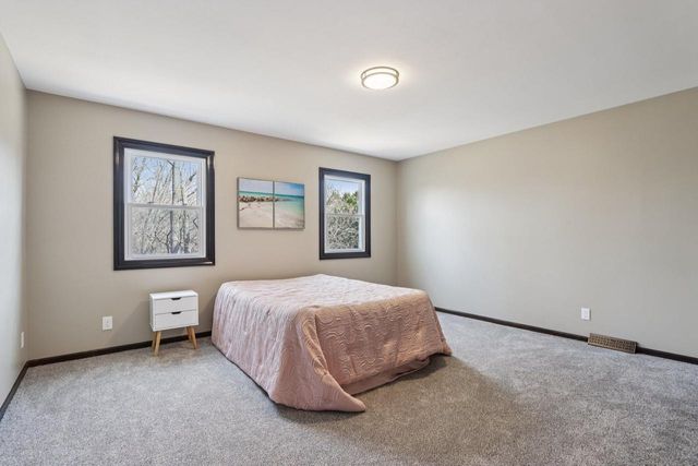 N87W36989 Mapleton ROAD, Oconomowoc, WI 53066