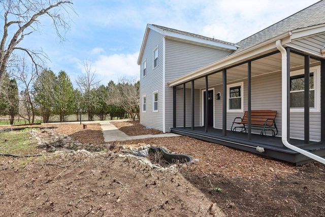 N87W36989 Mapleton ROAD, Oconomowoc, WI 53066