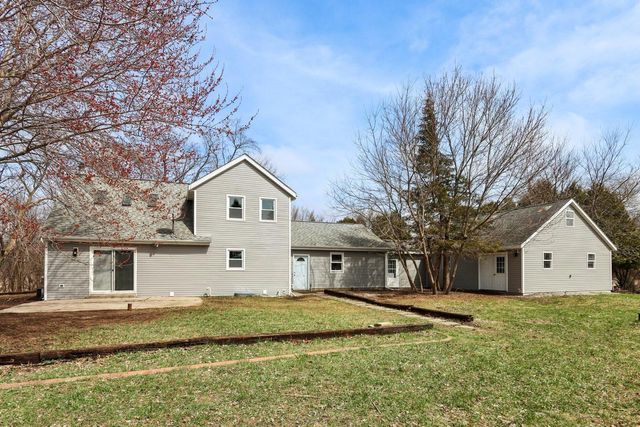 N87W36989 Mapleton ROAD, Oconomowoc, WI 53066
