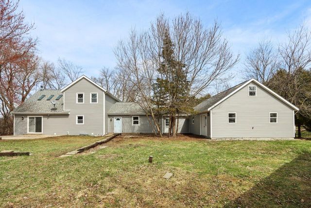 N87W36989 Mapleton ROAD, Oconomowoc, WI 53066