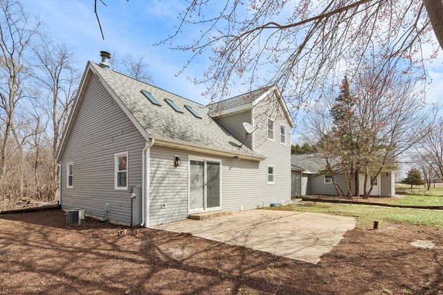 N87W36989 Mapleton ROAD, Oconomowoc, WI 53066