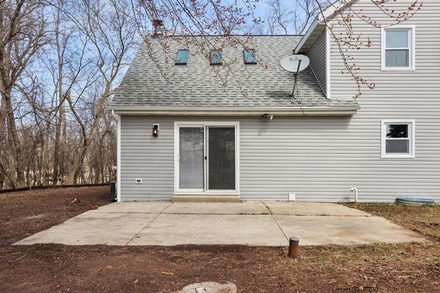 N87W36989 Mapleton ROAD, Oconomowoc, WI 53066