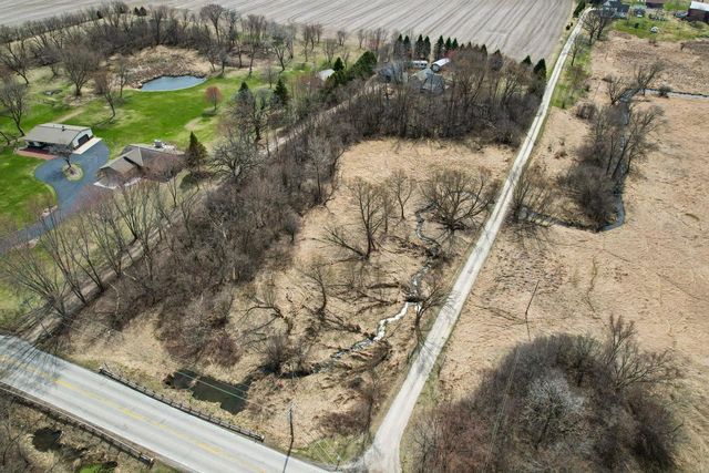 N87W36989 Mapleton ROAD, Oconomowoc, WI 53066
