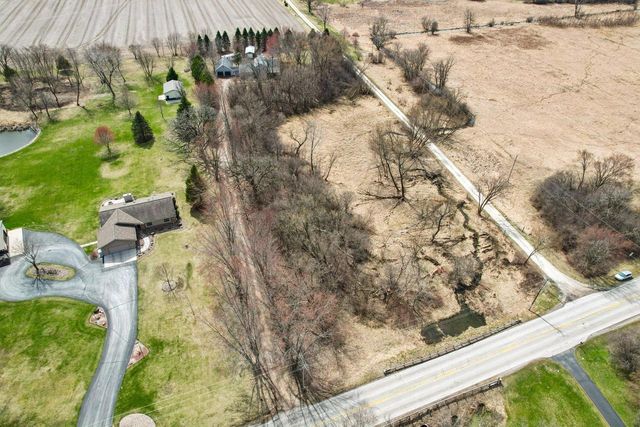 N87W36989 Mapleton ROAD, Oconomowoc, WI 53066