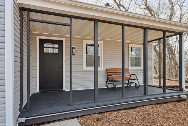 N87W36989 Mapleton ROAD, Oconomowoc, WI 53066