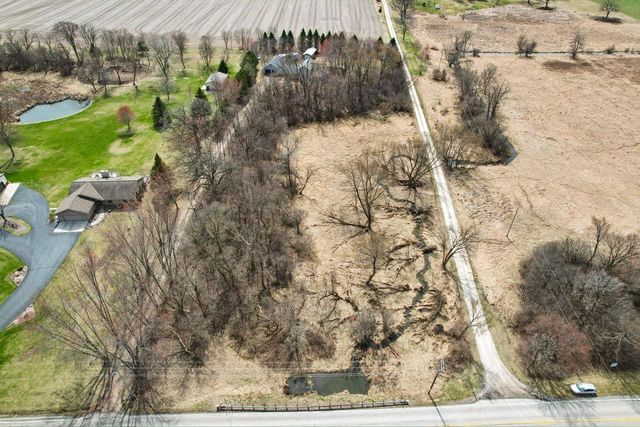 N87W36989 Mapleton ROAD, Oconomowoc, WI 53066