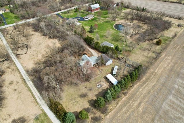 N87W36989 Mapleton ROAD, Oconomowoc, WI 53066
