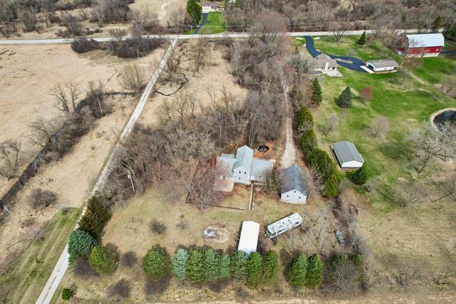 N87W36989 Mapleton ROAD, Oconomowoc, WI 53066