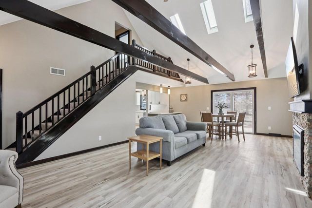 N87W36989 Mapleton ROAD, Oconomowoc, WI 53066