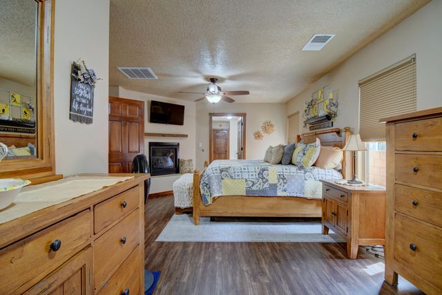 5016 San Adan Avenue NW, Albuquerque, NM 87120