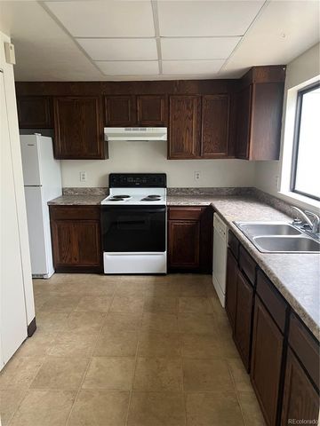 2458 S Victor Street E, Aurora, CO 80014