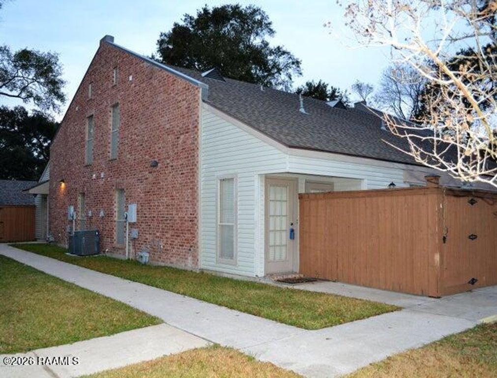 319 Artisan Road A, Lafayette, LA 70508