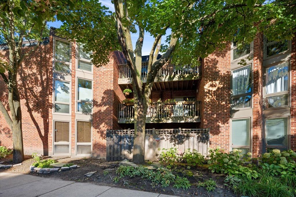 2045 N Larrabee Street 7102, Chicago, IL 60614 — exterior