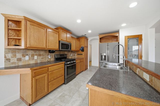 5675 E 144th Street North, Collinsville, OK 74021